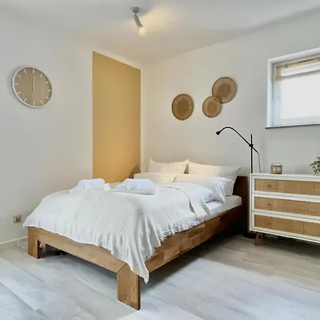 Ruhige & Zentrale Ferienwohnung *